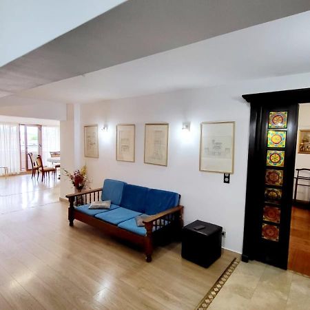 Spacious Apartment In City Centre Iasi Bagian luar foto