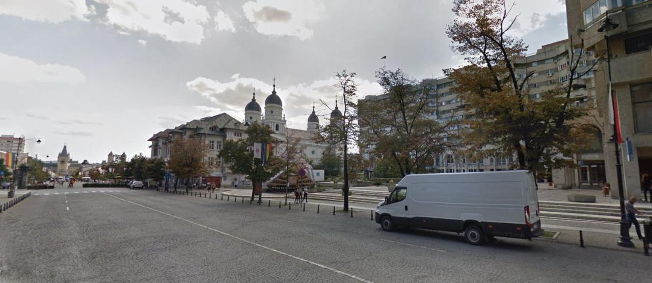 Spacious Apartment In City Centre Iasi Bagian luar foto
