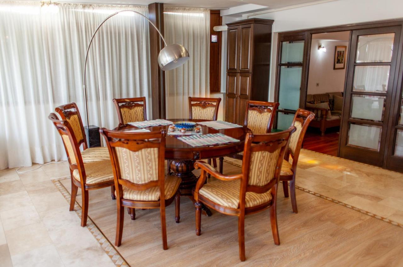 Spacious Apartment In City Centre Iasi Bagian luar foto