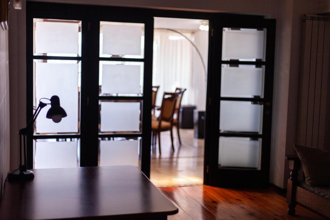 Spacious Apartment In City Centre Iasi Bagian luar foto