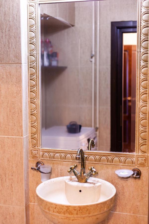 Spacious Apartment In City Centre Iasi Bagian luar foto