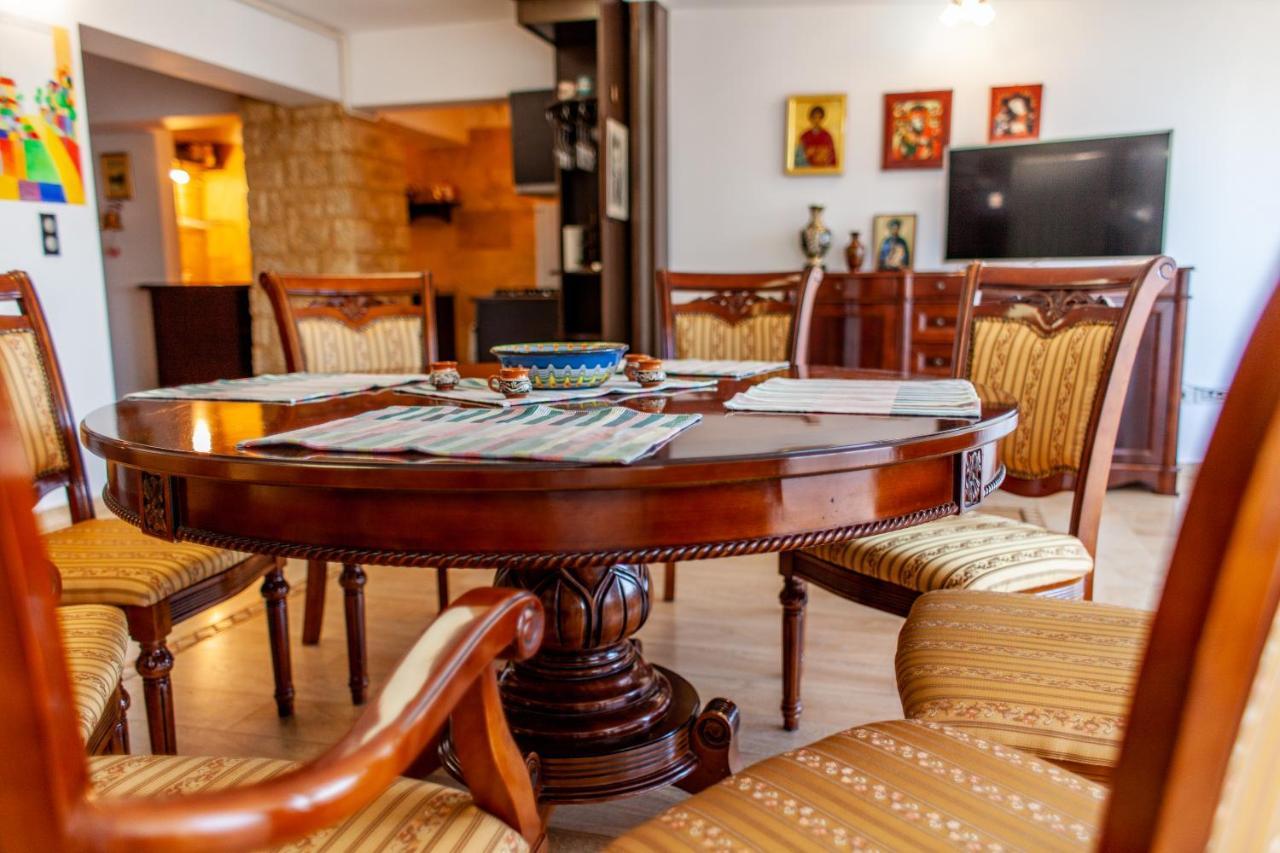 Spacious Apartment In City Centre Iasi Bagian luar foto
