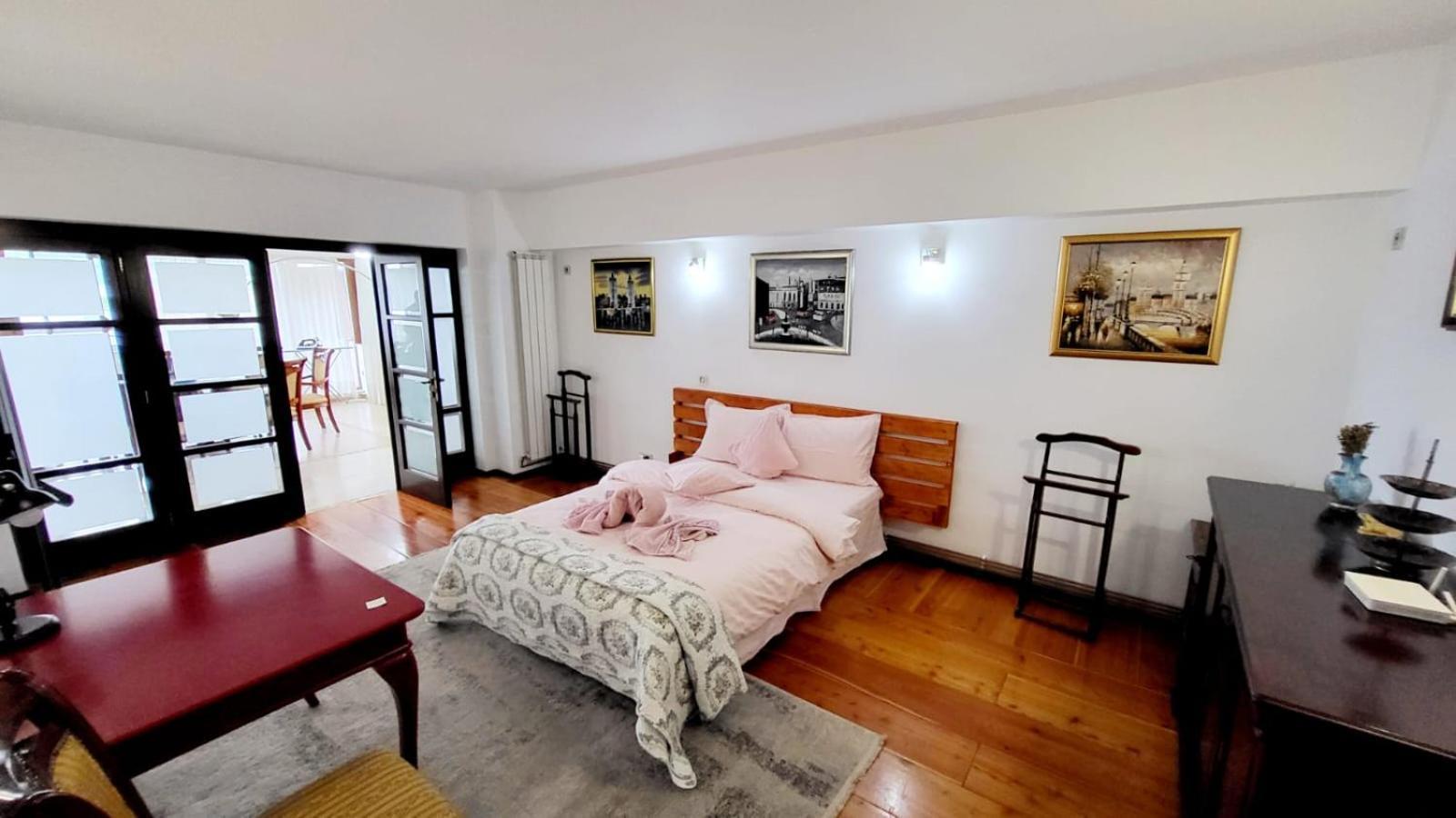 Spacious Apartment In City Centre Iasi Bagian luar foto
